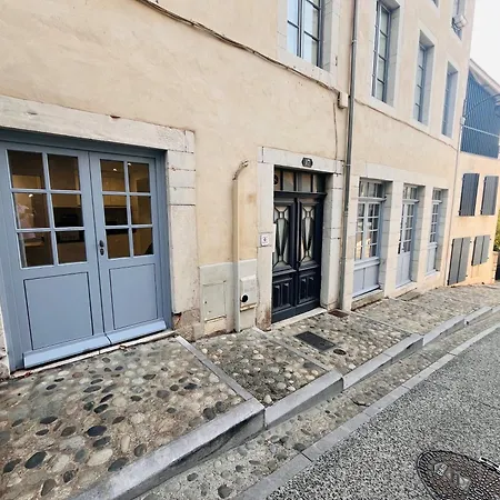 Espace Neuf Ouvert Sur La Cité Historique